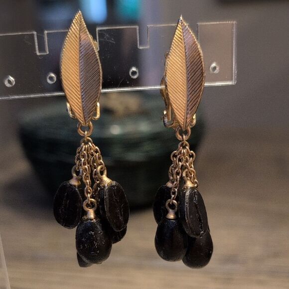 Vintage Clip On Gold Leaf and Black Bean Drop Earrings - Picture 3 of 10